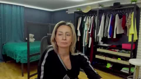 julia__cherry_ online show from December 2025 03:28:02 PM