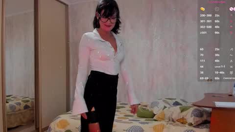 Julia online show from September 2025 05:44:01 AM