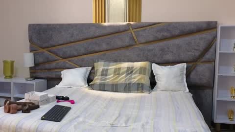 Julia Gomes online show from February 2025 08:10:01 PM