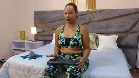 Julia Gomes online show from February 2025 07:15:02 PM