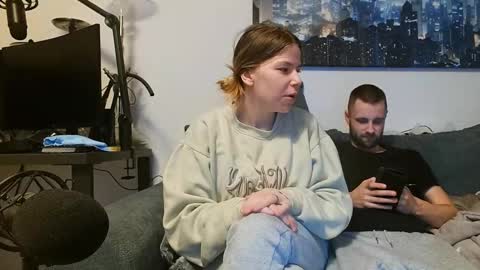 julia_official online show from February 2025 09:08:02 PM