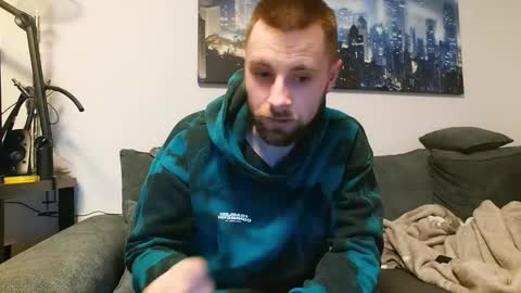 julia_official online show from February 2025 09:43:01 PM