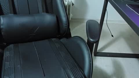 julia_official online show from September 2025 08:31:01 PM