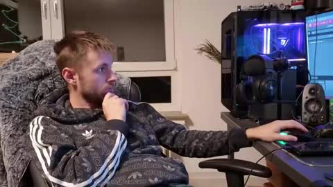 julia_official online show from January 2026 08:56:02 PM