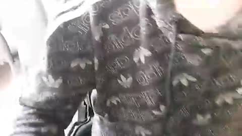 julia_official online show from February 2026 12:01:02 PM