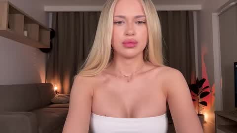 Julia R Le online show from September 2025 08:32:01 PM