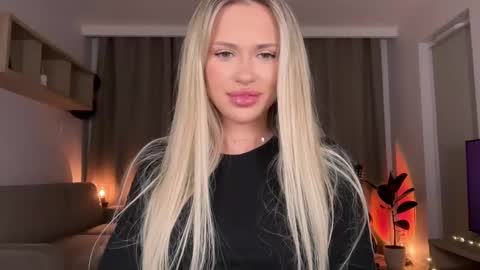 Julia R Le online show from September 2025 10:03:02 PM