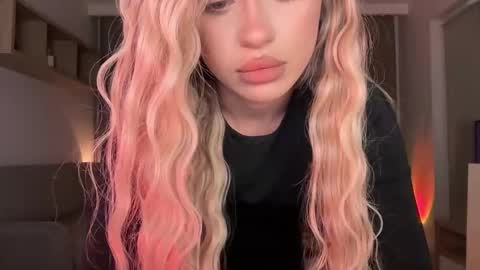 Julia R Le online show from October 2025 09:04:02 PM