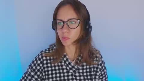 Julia Schedule 10 pm to 4  am GTM-5 online show from November 2025 04:50:02 PM