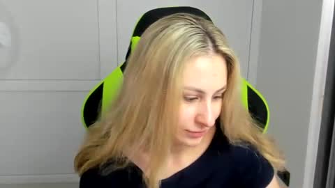 Snapshot of julia_sunshinee chatting on July 2026 07:48:01 AM Julia online show from July 2026 07:48:01 AM
