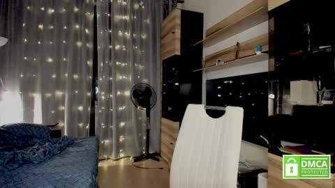 julia_t_mog online show from September 2025 09:25:02 PM