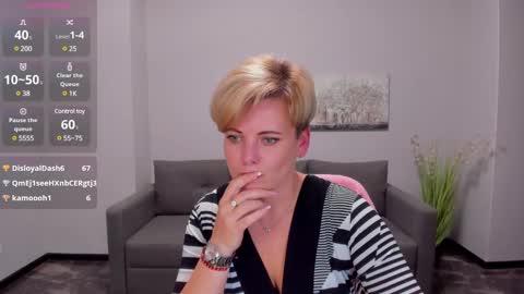 Snapshot of julia_wilsons chatting on December 2024 04:42:01 PM Julia online show from December 2024 04:42:01 PM