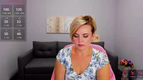 Snapshot of julia_wilsons chatting on September 2025 12:05:01 PM Julia online show from September 2025 12:05:01 PM