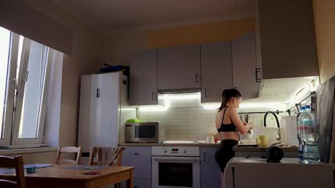 Molly online show from April 2026 03:17:02 PM