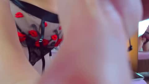 juliahaiee online show from November 2025 07:34:02 PM