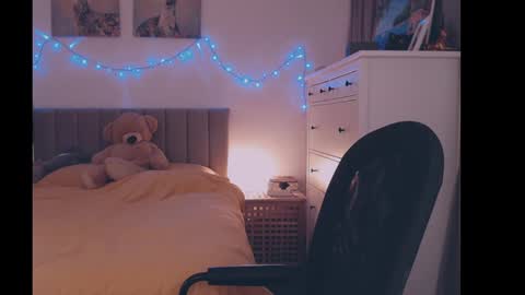 julialiones online show from March 2025 07:28:02 PM