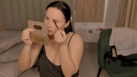 juliamillss online show from November 2025 04:51:01 AM