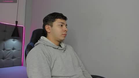 julian_smith21 online show from March 2026 12:33:02 PM