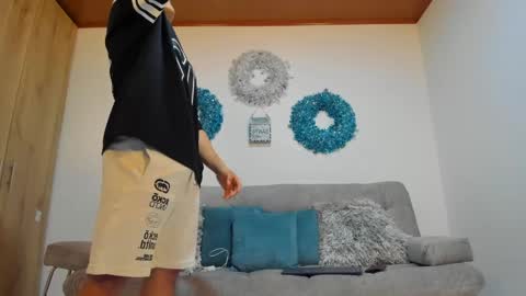 julian_wallace online show from January 2025 09:42:01 PM