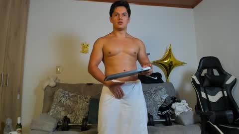 julian_wallace online show from December 2025 04:47:01 PM