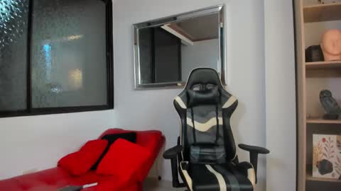 julian_wallace online show from February 2026 07:48:01 PM