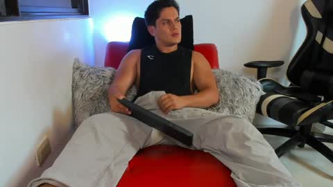 julian_wallace online show from March 2026 09:05:01 PM