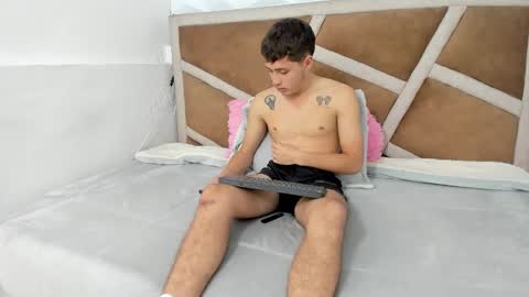 julian online show from November 2025 05:24:02 PM