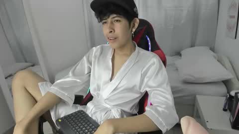 Julian online show from March 2026 07:19:01 PM