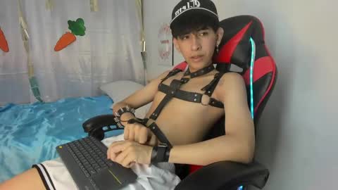 Julian online show from April 2026 07:39:02 PM