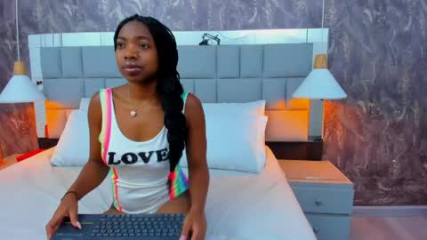 juliana_glam online show from May 2026 02:23:02 PM
