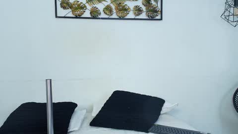 Snapshot of juliana_luque chatting on October 2025 12:05:01 PM Juli online show from October 2025 12:05:01 PM