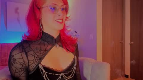 Juliana online show from December 2025 11:00:01 PM