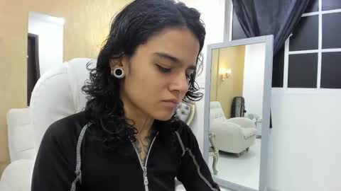 Snapshot of julianne_7 chatting on December 2025 12:35:02 PM julianne_7 online show from December 2025 12:35:02 PM