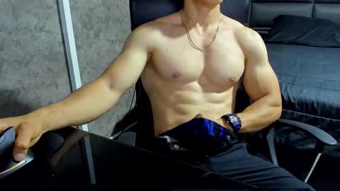 Julian online show from October 2025 09:32:01 AM