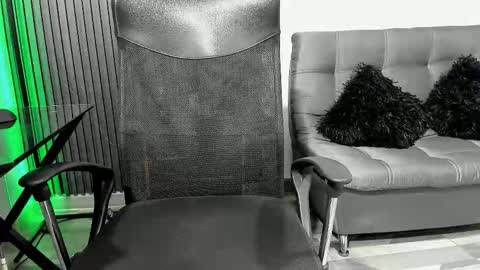 Julian online show from November 2025 12:28:01 PM