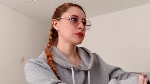 Snapshot of julie_autmn_ chatting on February 2026 06:07:01 PM yules online show from February 2026 06:07:01 PM
