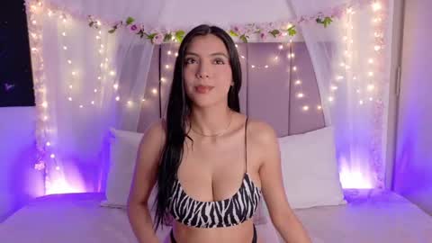 Snapshot of julie_bennet chatting on May 2026 02:50:02 AM Juliet Bennet online show from May 2026 02:50:02 AM