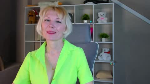 Julie Lucasss online show from April 2026 12:54:02 AM