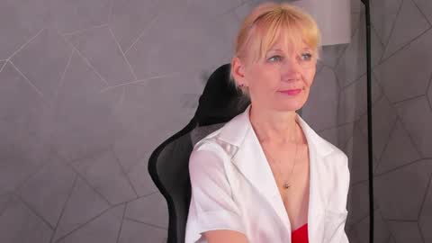 Julie Lucasss online show from May 2026 11:45:02 PM