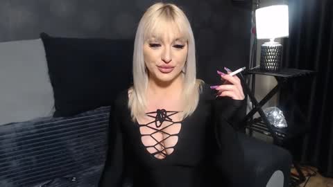 julia online show from December 2024 10:19:01 PM