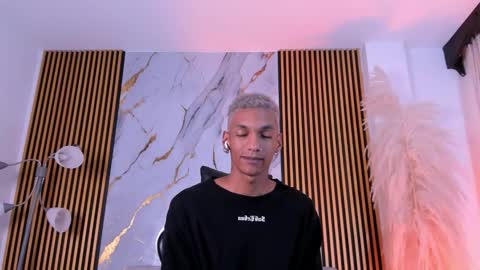 Julien online show from October 2025 01:31:01 PM