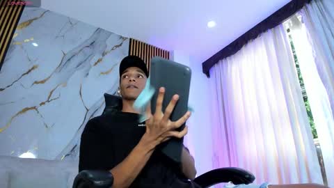 Julien online show from December 2025 12:14:02 PM