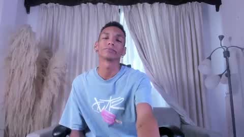 Snapshot of juliensaint_ chatting on July 2026 12:11:02 PM Julien online show from July 2026 12:11:02 PM