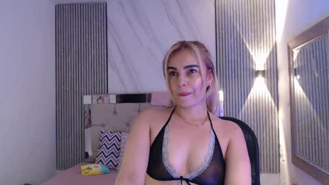 julieta__fox_ online show from April 2026 12:32:01 AM
