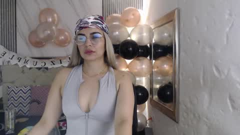 Snapshot of julieta__fox_ chatting on April 2026 03:20:01 AM julieta__fox_ online show from April 2026 03:20:01 AM