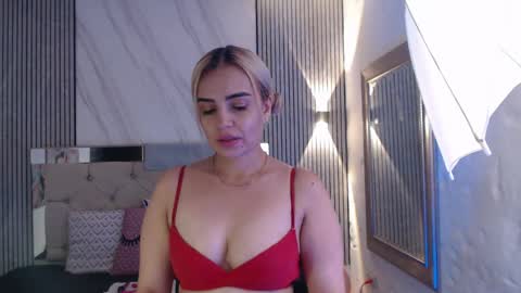 Snapshot of julieta__fox_ chatting on May 2026 07:41:01 PM julieta__fox_ online show from May 2026 07:41:01 PM