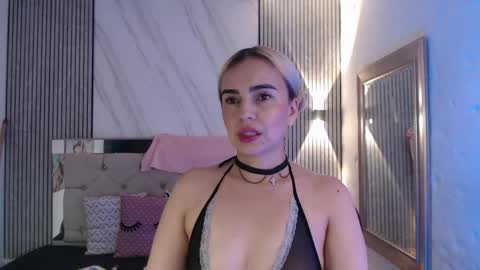 Snapshot of julieta__fox_ chatting on May 2026 07:32:01 PM julieta__fox_ online show from May 2026 07:32:01 PM