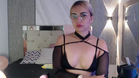Snapshot of julieta__fox_ chatting on May 2026 07:17:02 AM julieta__fox_ online show from May 2026 07:17:02 AM