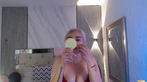 Snapshot of julieta__fox_ chatting on May 2026 12:22:02 PM julieta__fox_ online show from May 2026 12:22:02 PM