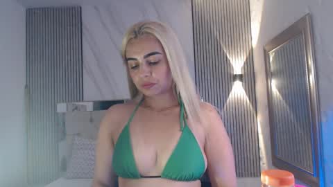 Snapshot of julieta__fox_ chatting on June 2026 06:35:01 PM julieta__fox_ online show from June 2026 06:35:01 PM